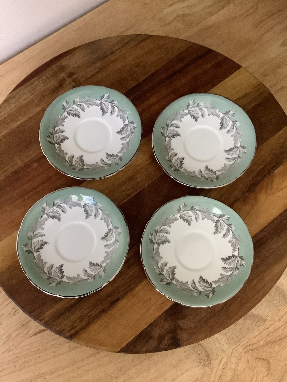 Vintage Aynsley OAK LEAF Set of Four (4) Side Plates / Tea Plates Platinum Trim